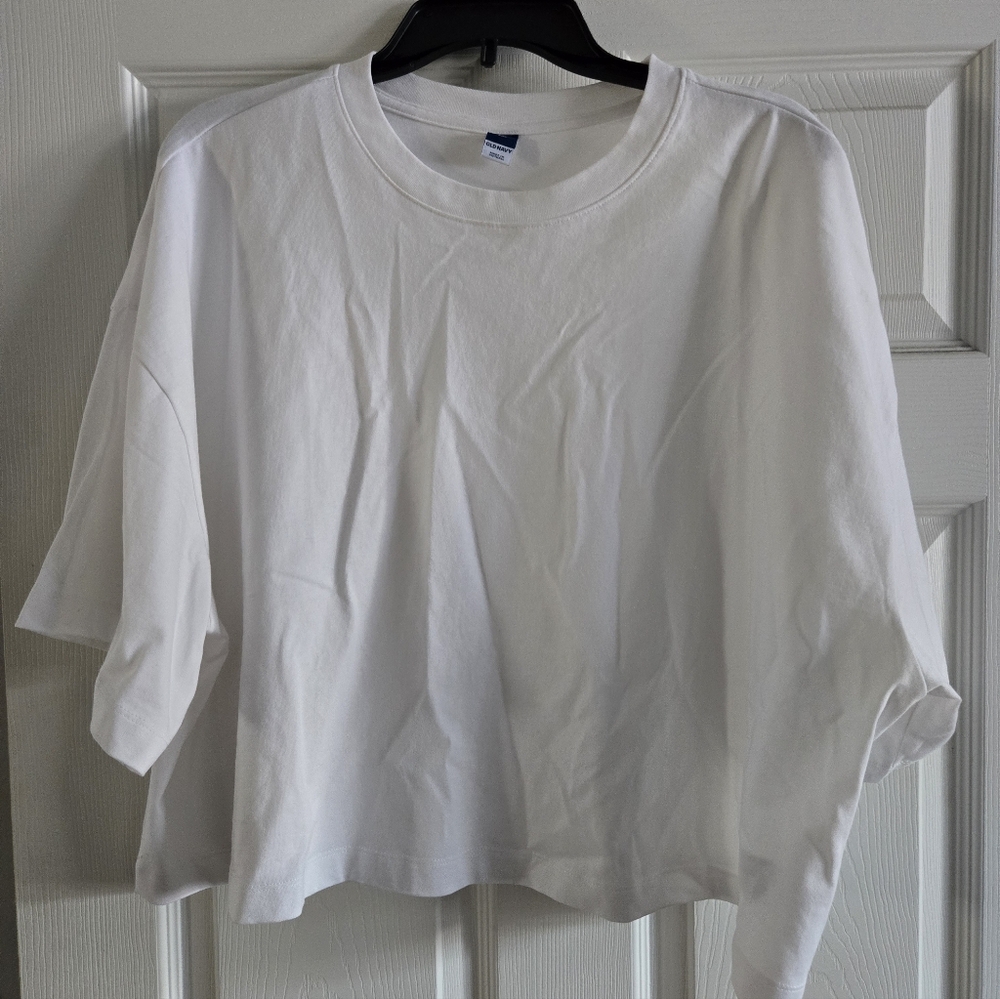 NWOT Old Navy Crop T-shirt (2)